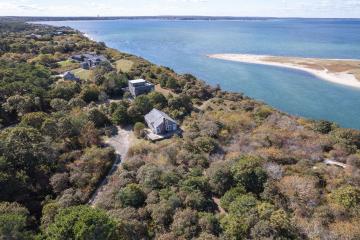 Single Family Home For Sale in Edgartown #42665