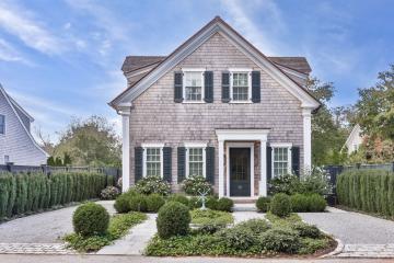 Single Family Home For Sale in Edgartown #42616