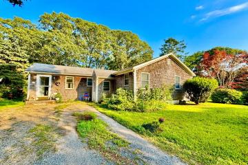 Single Family Home For Sale in Oak Bluffs #42456