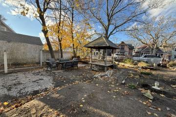 Commercial Property For Sale in Oak Bluffs #42756