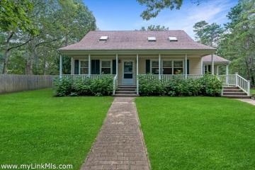 Single Family Home For Sale in Oak Bluffs #42860