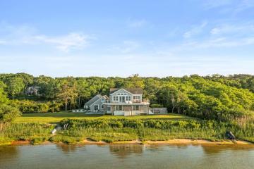 Single Family Home For Sale in Edgartown #42008
