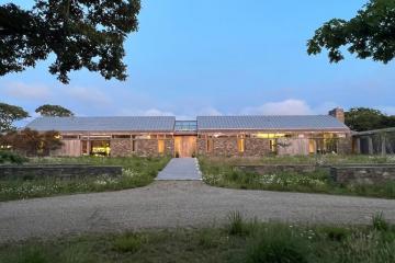 Single Family Home For Sale in Edgartown #43113