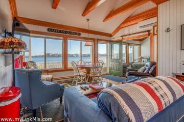 Condo For Sale in Oak Bluffs #43068