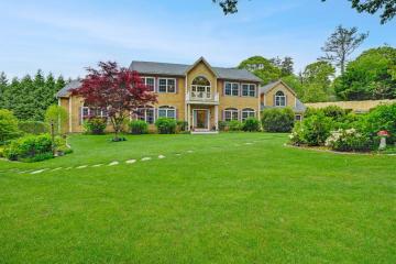 Single Family Home For Sale in Oak Bluffs #43345