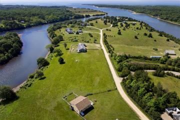 Single Family Home For Sale in West Tisbury #43272