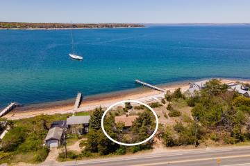 Single Family Home For Sale in Oak Bluffs #43197