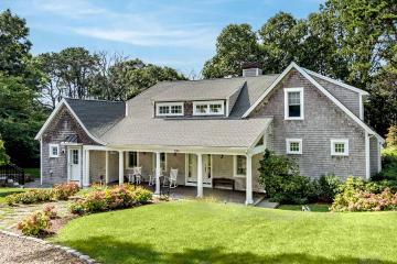 Single Family Home For Sale in Oak Bluffs #43040