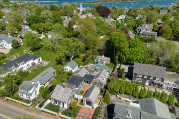 Single Family Home For Sale in Edgartown #43326