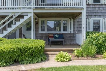 Condo For Sale in Vineyard Haven #43386