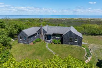 Single Family Home For Sale in Aquinnah #43362