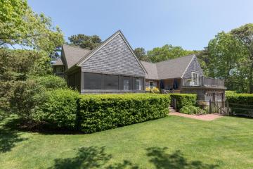 Single Family Home For Sale in Edgartown #43407