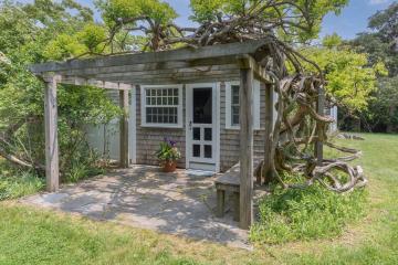 Single Family Home For Sale in West Tisbury #43425