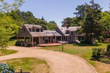 Single Family Home For Sale in Oak Bluffs #43343