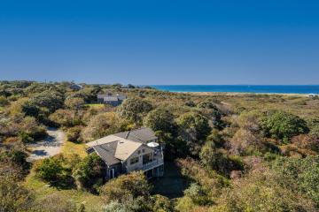 Single Family Home For Sale in Aquinnah #41477