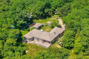 Single Family Home For Sale in Chilmark #42989