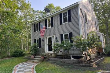 Single Family Home For Sale in Edgartown #43685