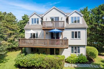 Single Family Home For Sale in Edgartown #43634