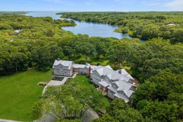 Single Family Home For Sale in Edgartown #43521