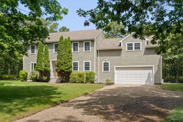 Single Family Home For Sale in Oak Bluffs #43262