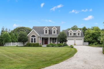 Single Family Home For Sale in Edgartown #43519