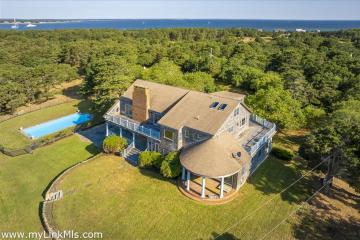 Single Family Home For Sale in Edgartown #43647