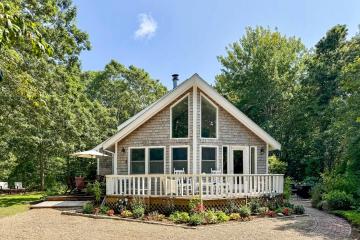 Single Family Home For Sale in Edgartown #43632