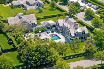 Single Family Home For Sale in Edgartown #43700