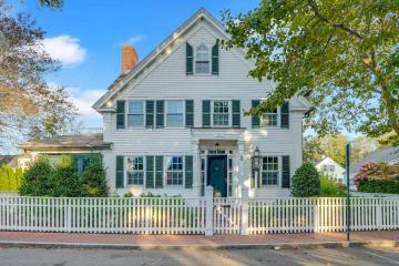 Single Family Home For Sale in Edgartown #43739