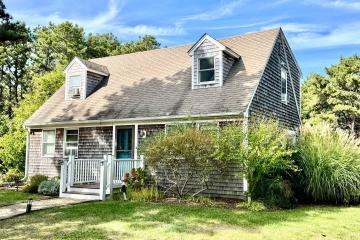 Single Family Home For Sale in Oak Bluffs #43862