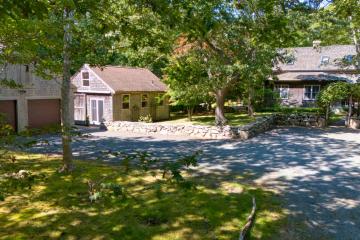Single Family Home For Sale in Chilmark #43814
