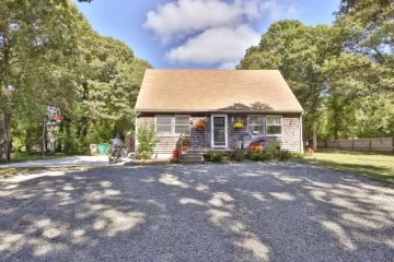 Single Family Home For Sale in Oak Bluffs #43815