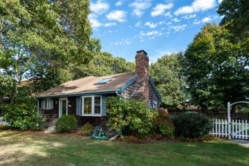 Single Family Home For Sale in Oak Bluffs #43825
