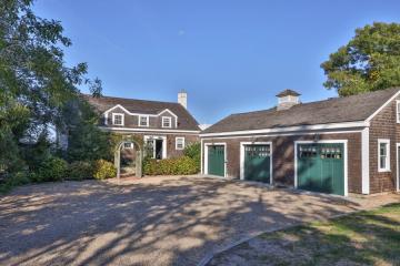 Single Family Home For Sale in Edgartown #43831