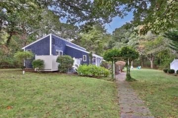 Single Family Home For Sale in Edgartown #43809