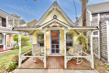 Single Family Home For Sale in Oak Bluffs #43836