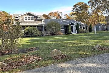 Single Family Home For Sale in Edgartown #43957