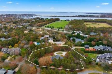 Single Family Home For Sale in Edgartown #43941
