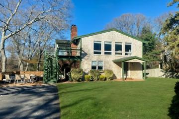 Single Family Home For Sale in Oak Bluffs #43985