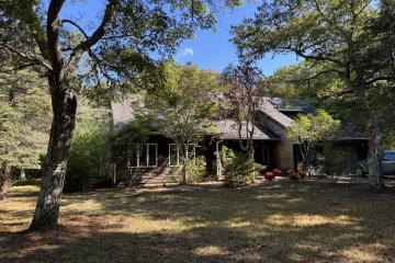 Single Family Home For Sale in West Tisbury #43968