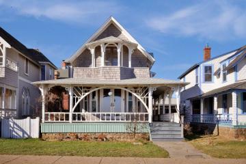 Single Family Home For Sale in Oak Bluffs #43991