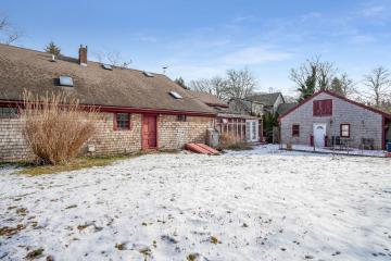 Single Family Home For Sale in Edgartown #44049