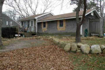 Single Family Home For Sale in Edgartown #44037