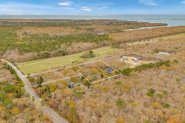 Single Family Home For Sale in Edgartown #43953