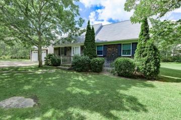 Single Family Home For Sale in Edgartown #44043