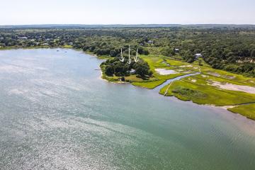 Single Family Home For Sale in Oak Bluffs #36712