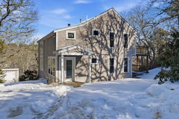 Single Family Home For Sale in Oak Bluffs #44018