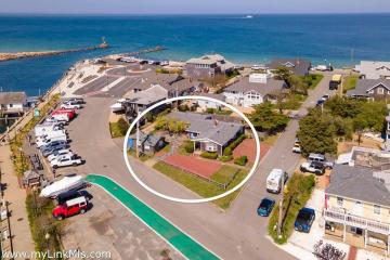 Commercial Property For Sale in Oak Bluffs #44169
