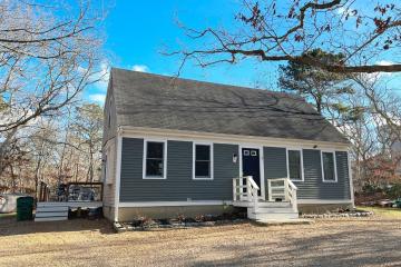 Single Family Home For Sale in Edgartown #44212