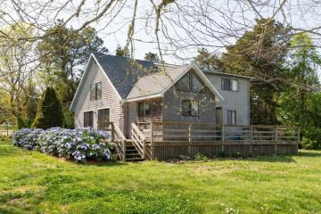 Single Family Home For Sale in Edgartown #44152
